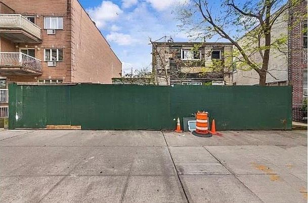 1st image of 368 92nd St