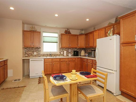 2nd image of 2734 Minot Ave