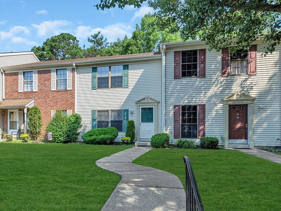 1st image of 54 Greenwich Dr
