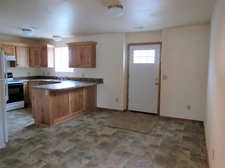 3 bed, 1.0 bath, 1268 sqft, $1,650 — Photo 2
