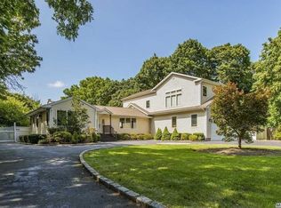 10 Maplelawn Dr, Commack, NY 11725