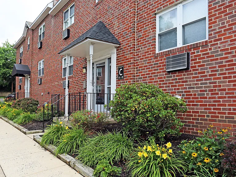 Hampton Gardens — Photo 14