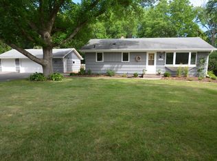 19000 Clear View Dr, Minnetonka, MN 55345