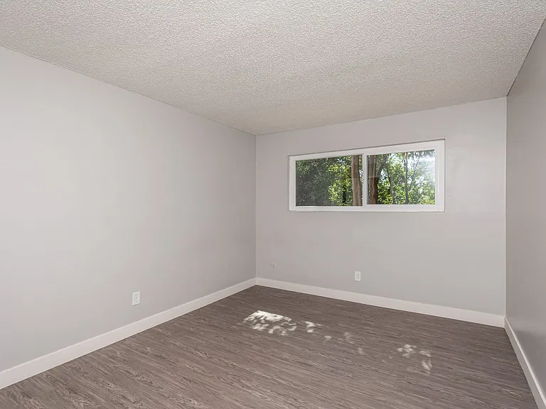 Tuscana Court Apartments — Photo 17