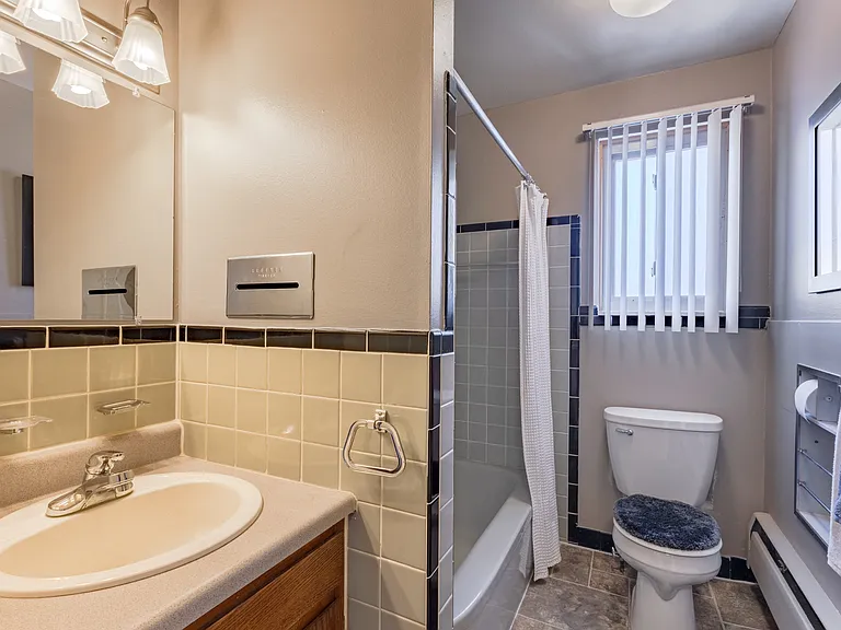 Amber Apartments — Photo 18