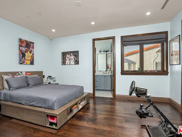 331 S Canon Dr — Photo 22