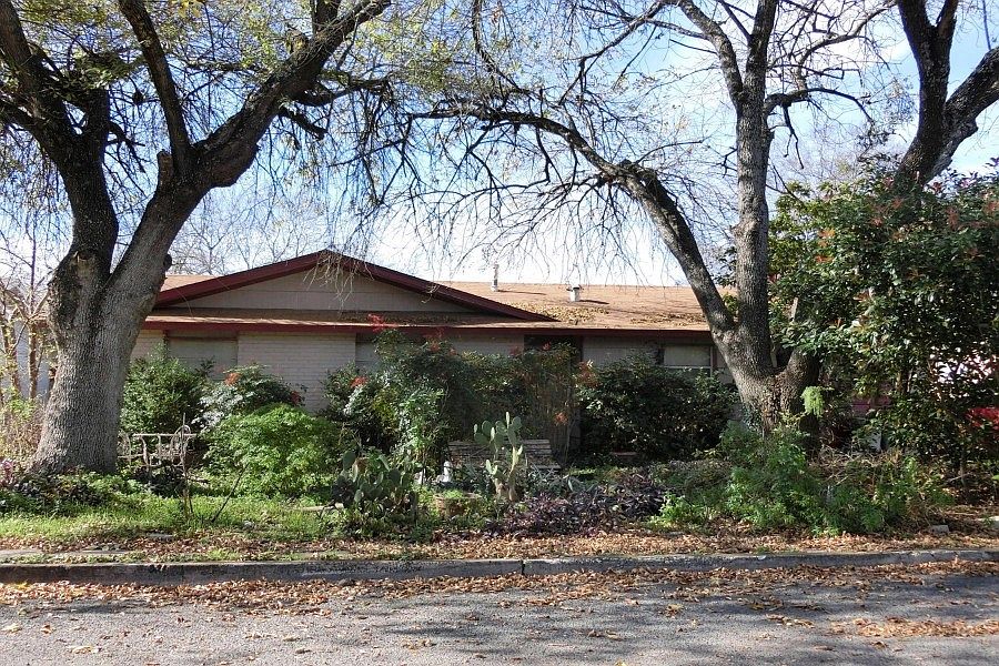 1st image of 203 Ash Dr