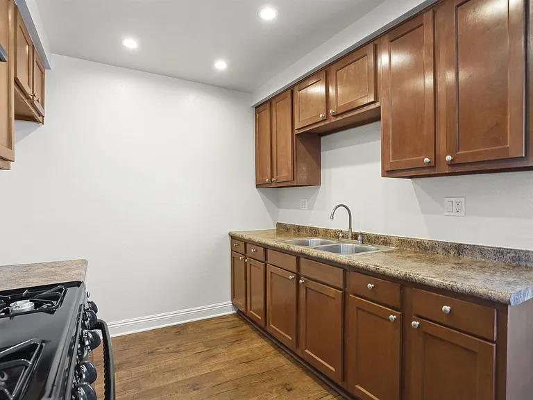 Stonehedge Apartments — Photo 28