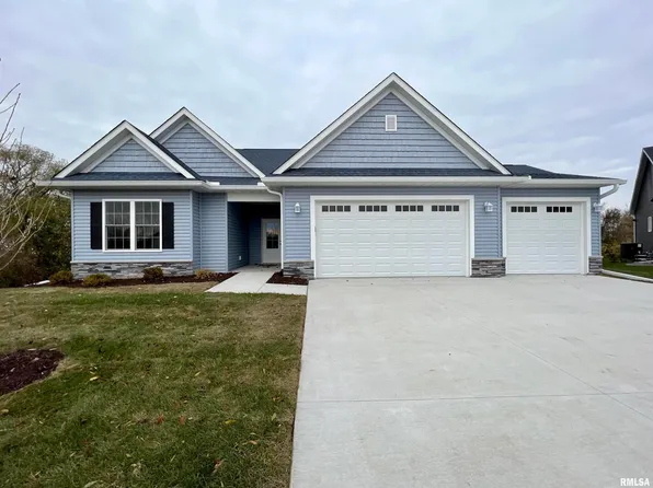 668 Sweet Wood Ln, Blue Grass, IA 52726