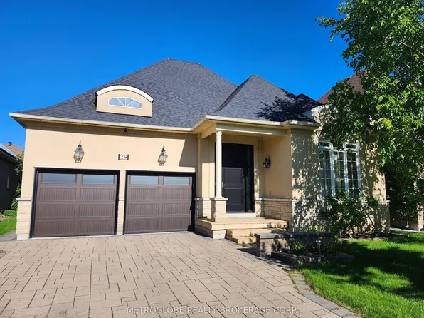 29 Fontainebleu Rd, Brampton, ON L6P 1Z1