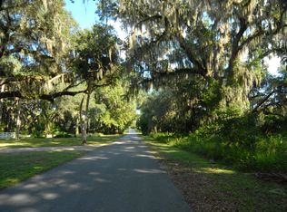 000 F Avenue, Mcintosh, FL 32664