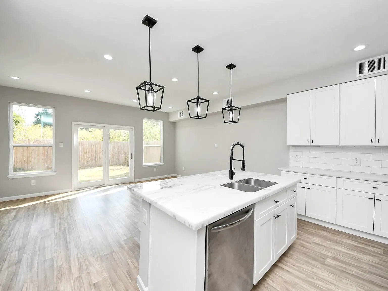 3 bed, 2.5 bath, 1680 sqft, $2,250 — Photo 4