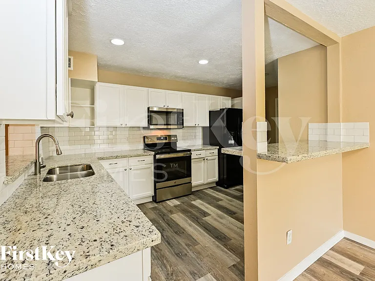 1518 Washington Dr — Photo 5