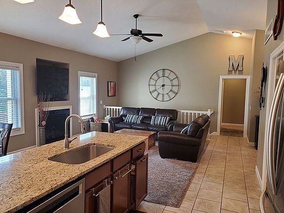 living room/kitchen