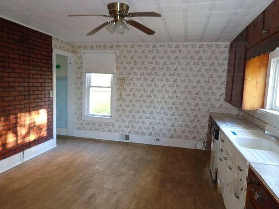 4th image of 105 West Ave