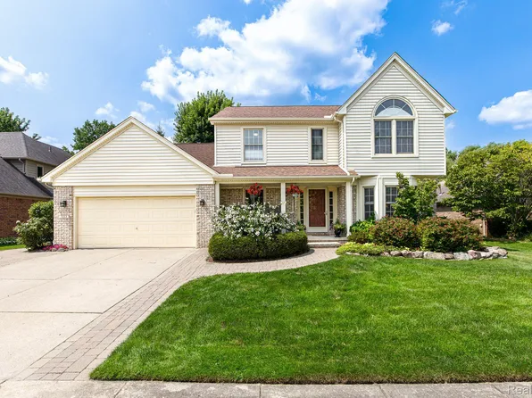 3153 Davenport Ln, Rochester Hills, MI 48309