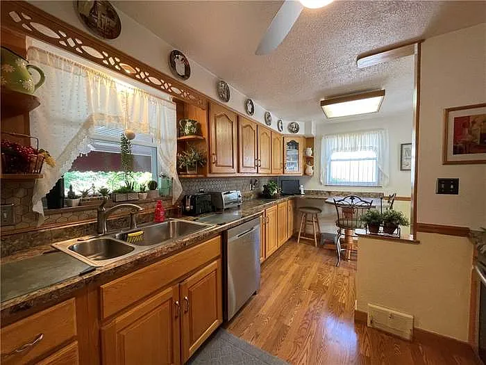 222 Rolling Dr — Photo 13