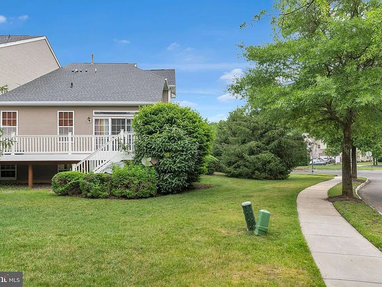 16 Cardiff Ct — Photo 47