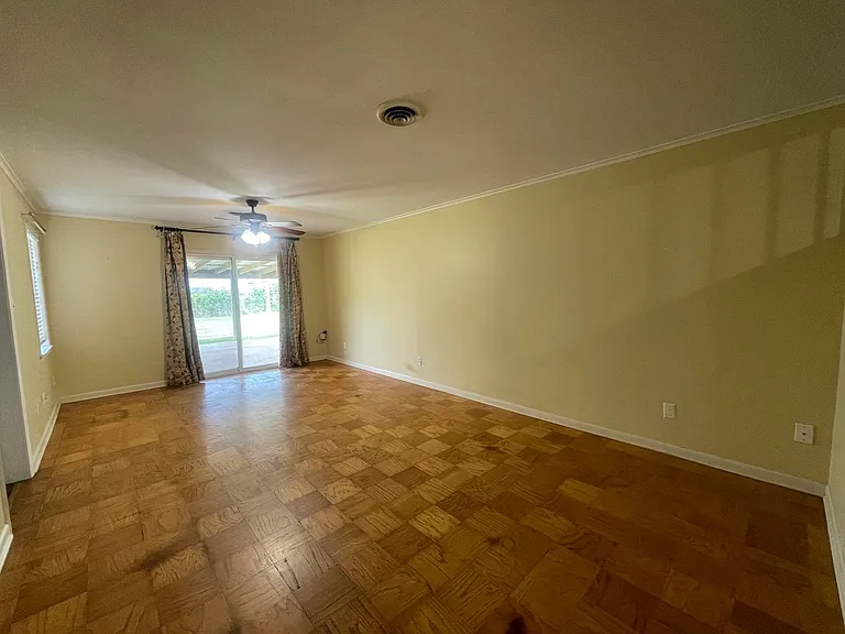 346 Wayne Dr — Photo 3