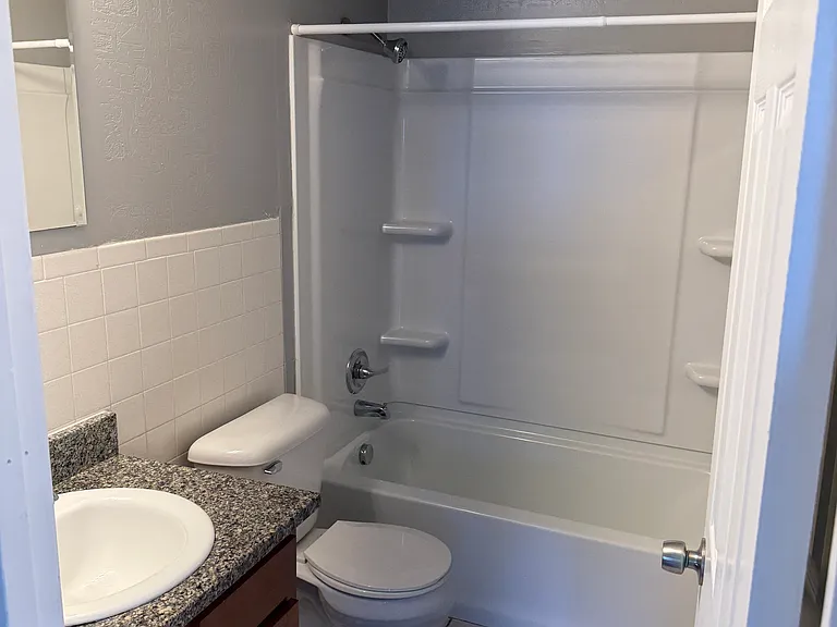 Woodhill Apartments — Photo 17