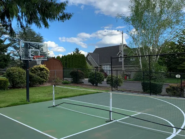 12730 SW Adrian Ct, Lake Oswego, OR 97034