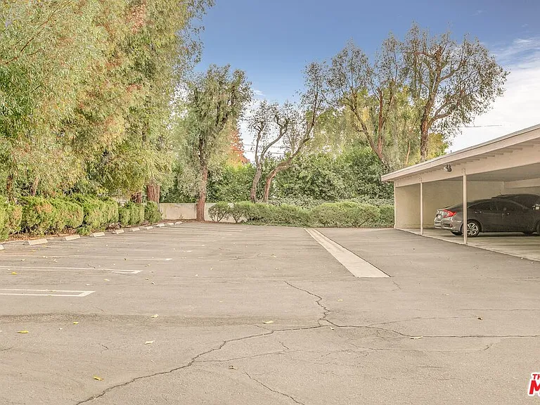 14050 Magnolia Blvd #312 — Photo 34
