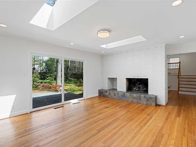 274 Land O Lakes Ct NE — Photo 5