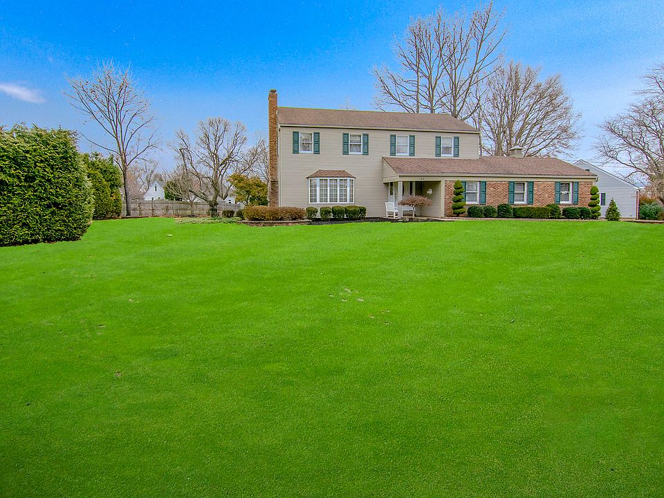 1st image of 63 Stratford Dr