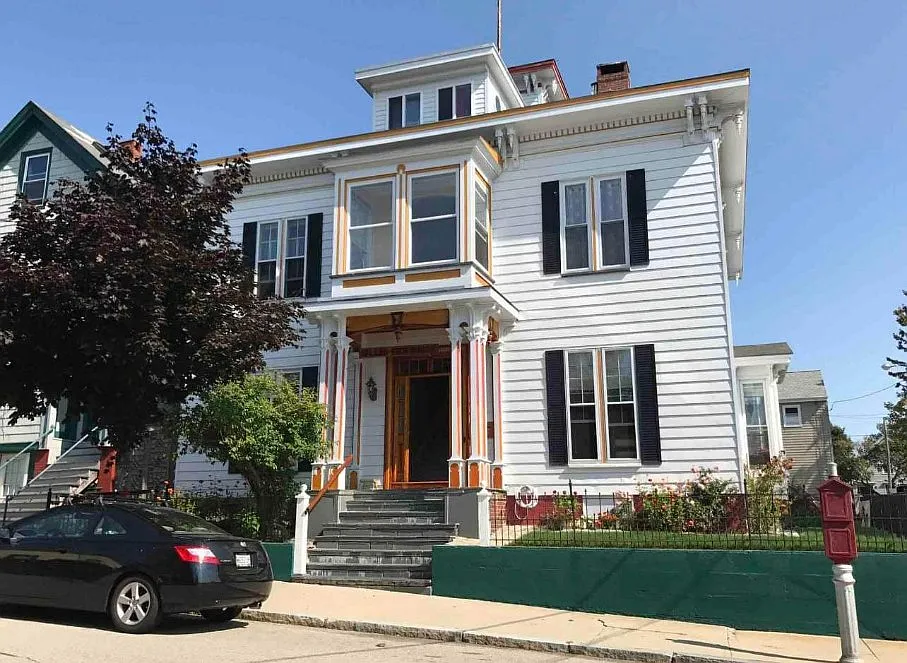 47 Saint Lawrence St #6