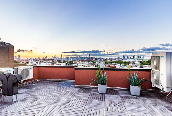 Rented by EXR | media 7