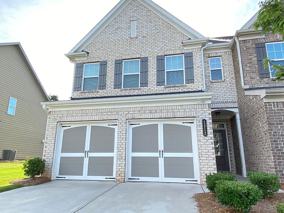 front view. end unit. bright house