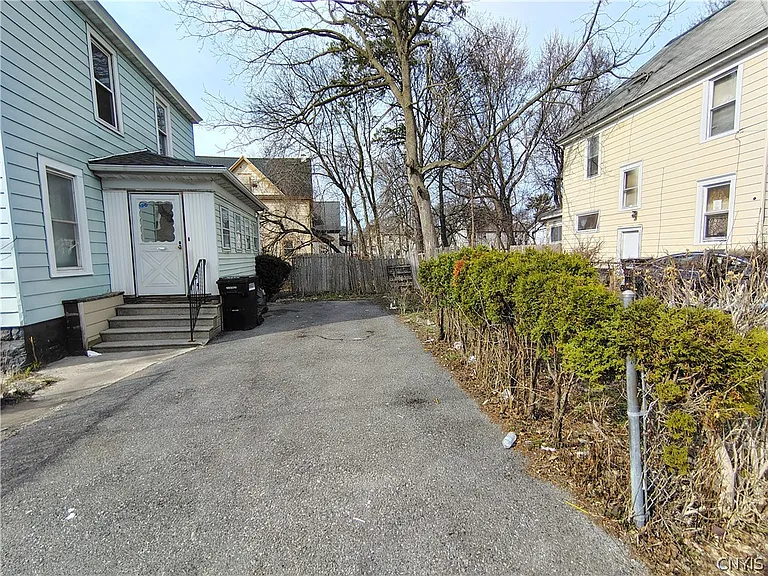 2331 Midland Ave — Photo 3