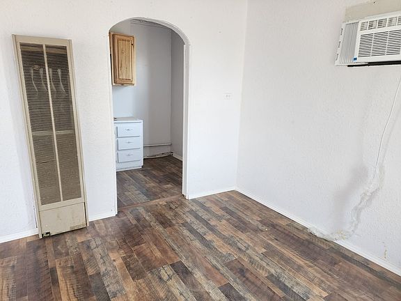 3rd image of 1010 N Avenue A