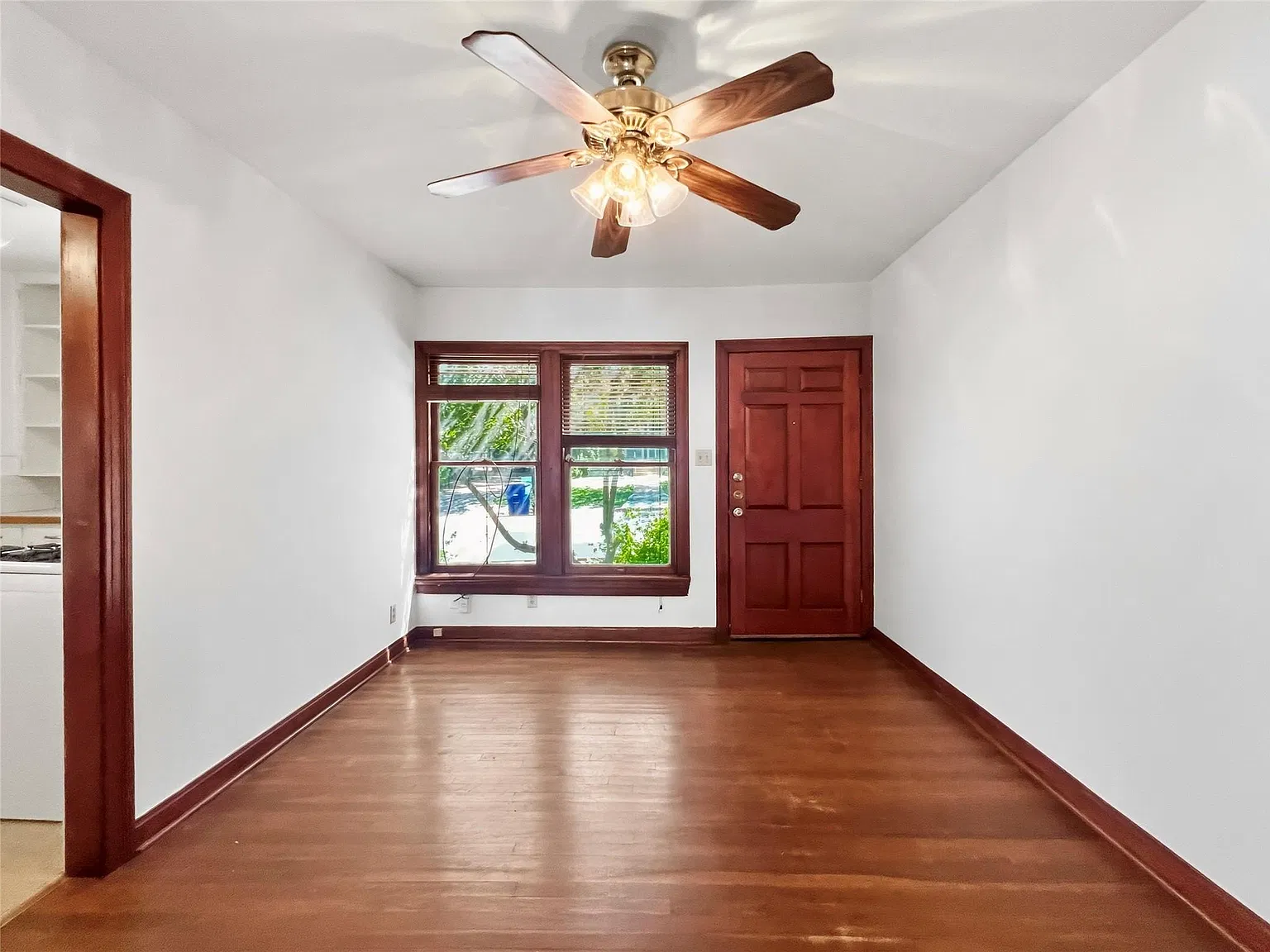 1 bed, 1.0 bath, 1124 sqft, $1,995 — Photo 3