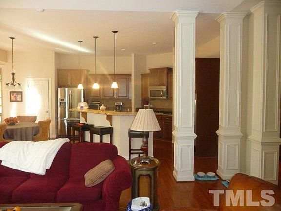 5th image of 531 E Hatterleigh Ave