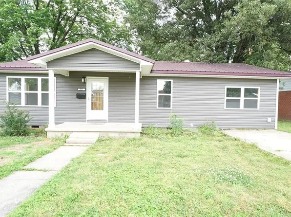 328 W Oak St, Dexter, MO 63841