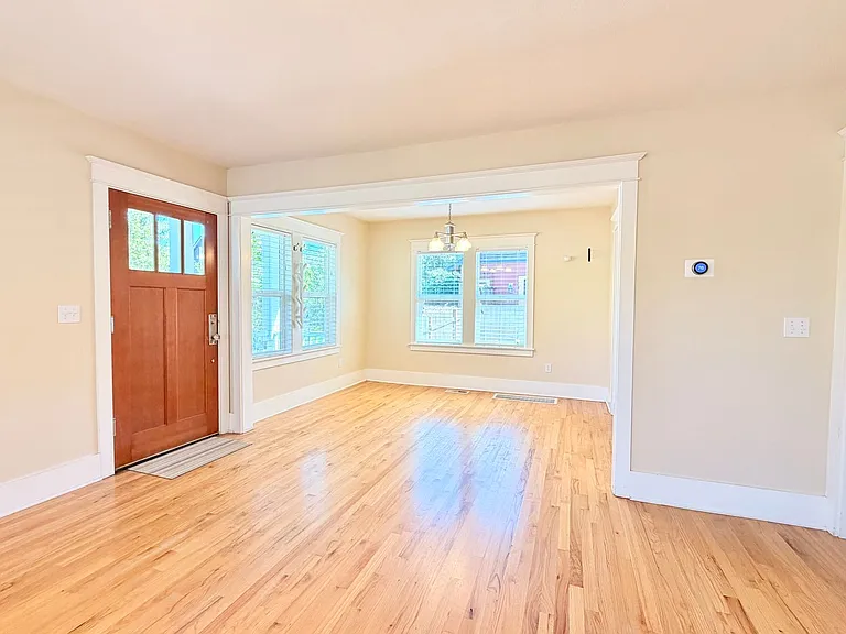 5319 NE 16th Ave — Photo 5