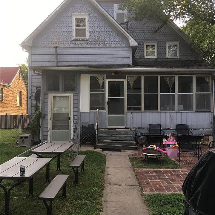 2nd image of 209 N 5th St
