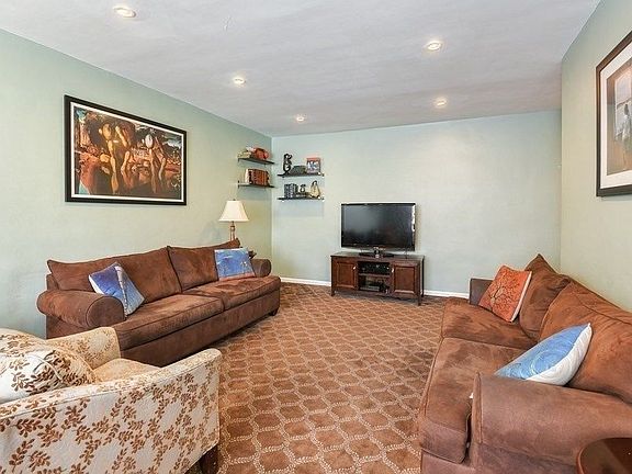 3rd image of 16201 Powells Cove Blvd APT 3B
