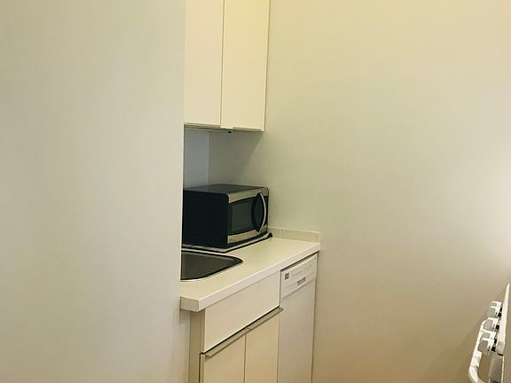 5th image of 254 W 121st St #3B