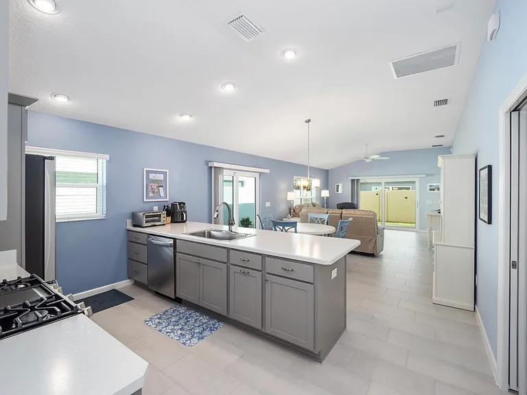 1374 Franklin Ct — Photo 3