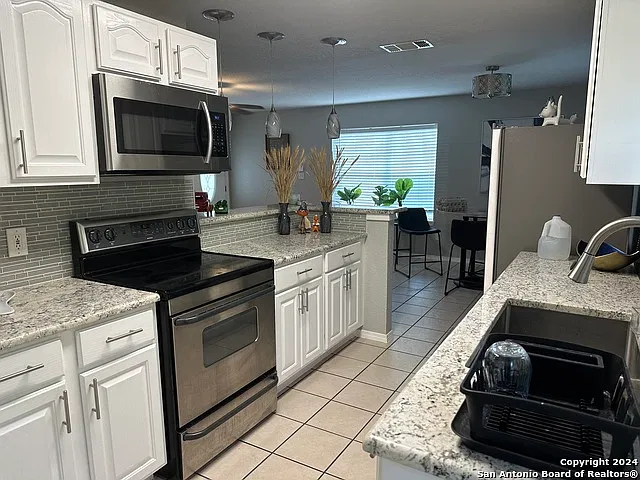 3 bed, 2.0 bath, 1184 sqft, $1,800 — Photo 2