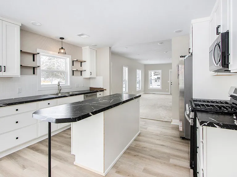 241 Sherman St — Photo 9