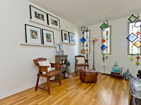 2nd image of 2801 S Michigan Ave #B