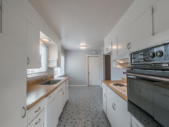 5th image of 5825 Pioneer Way