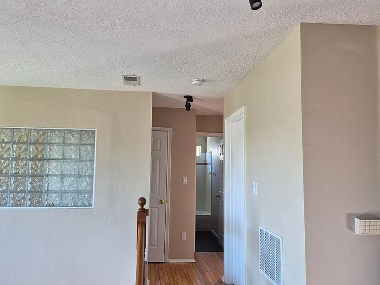 9121 Ridgefield Ave NE — Photo 52