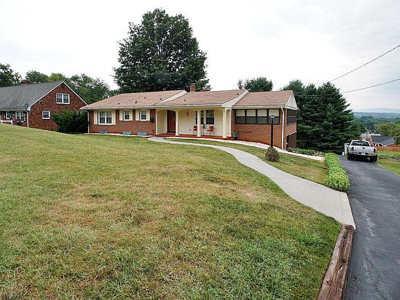 5th image of 3655 Grandview Ave NW