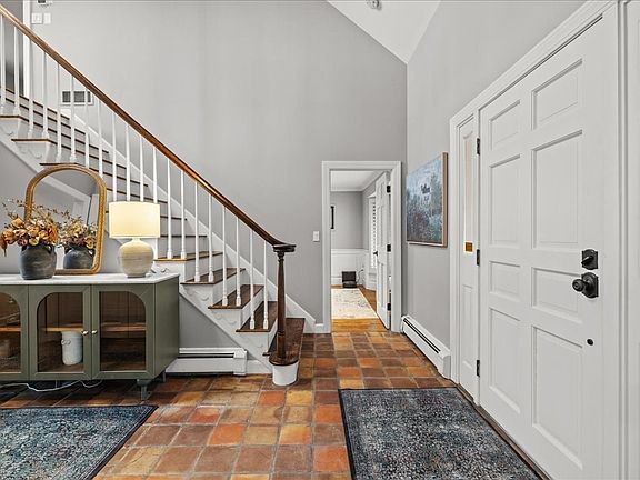 5th image of 102 Spring Ln