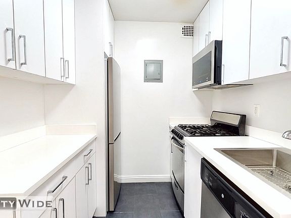 3rd image of 400 E 89th St #7T