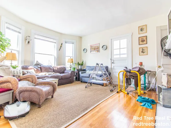 45 Auburn St, Brookline, MA 02446